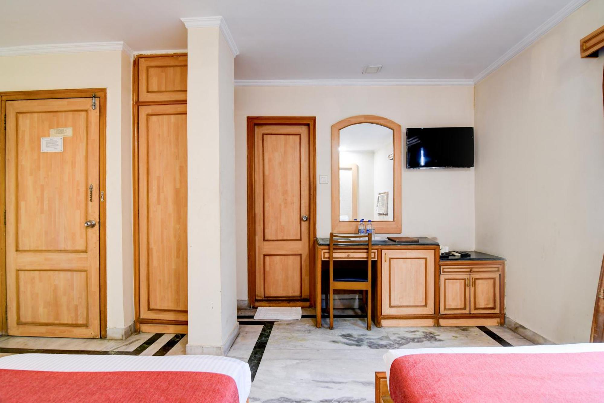 Hotel King'S Crown Колката Екстериор снимка